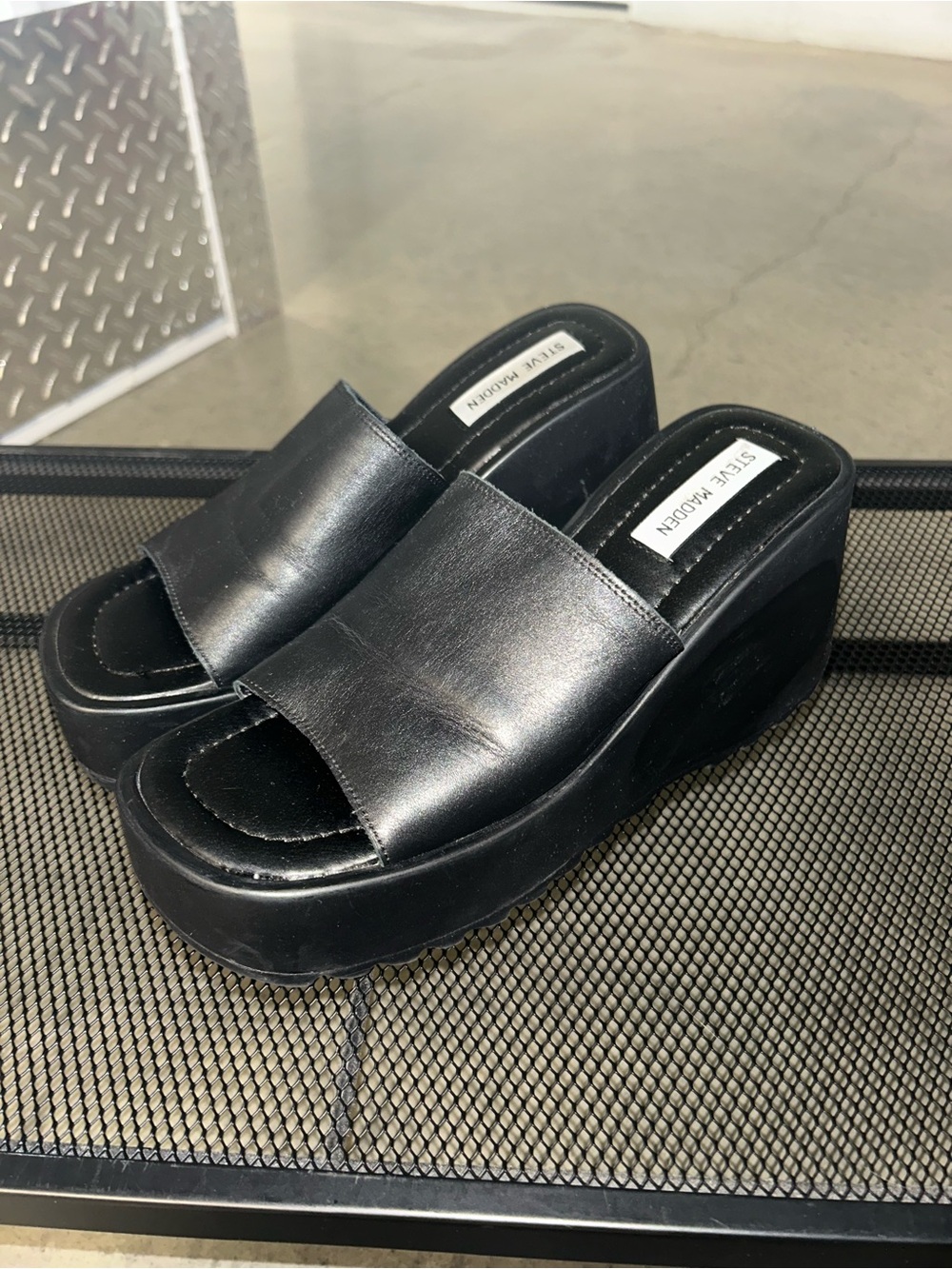 Steve Madden | Pepe 30 Black Leather Platform Mule Slides